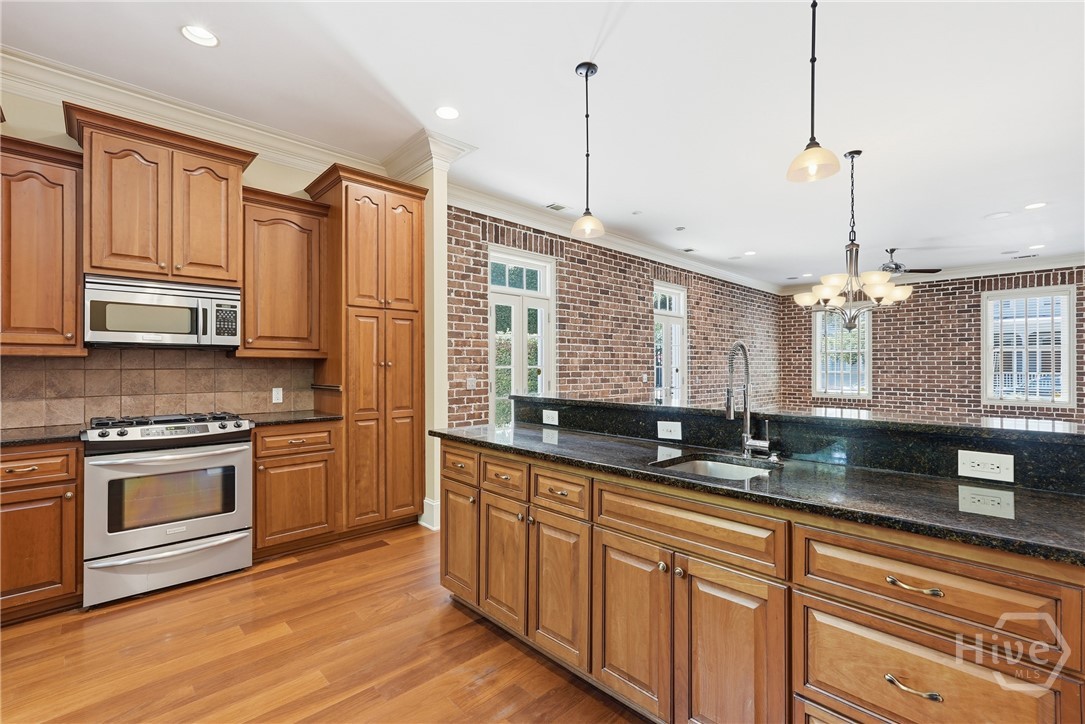 464 Montgomery Street Property Photo 16