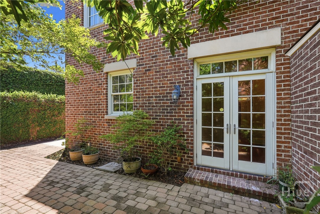 464 Montgomery Street Property Photo 33