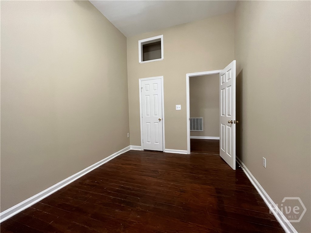 825 E Henry Street A Property Photo 5