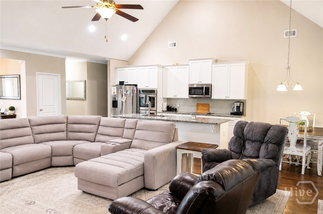 144 Sapphire Circle Property Photo 5