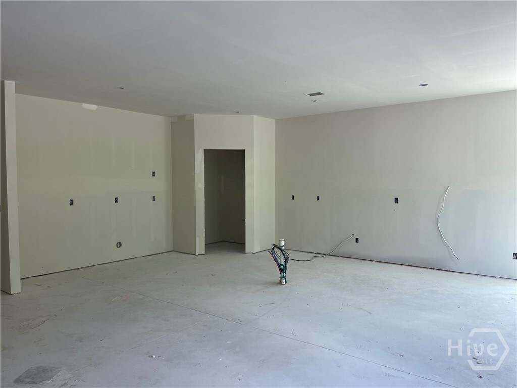 174 Como Drive Property Photo 4