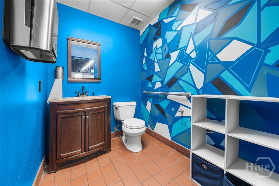 10510 Abercorn Street B Property Photo 10