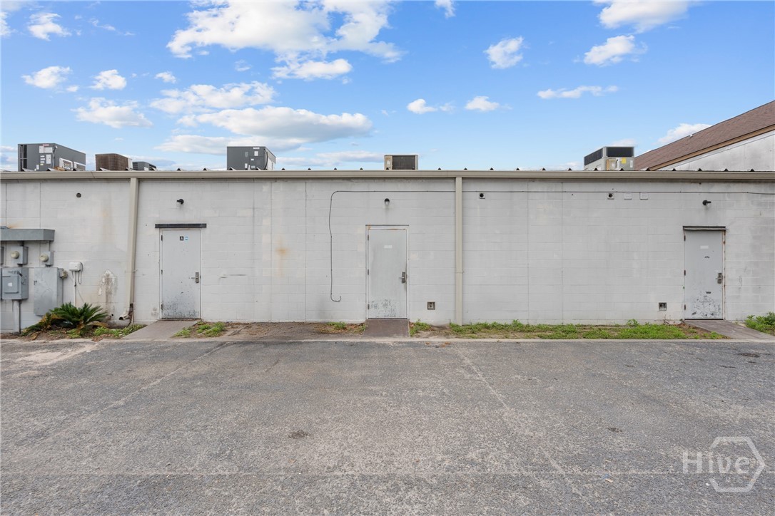 10510 Abercorn Street B Property Photo 11