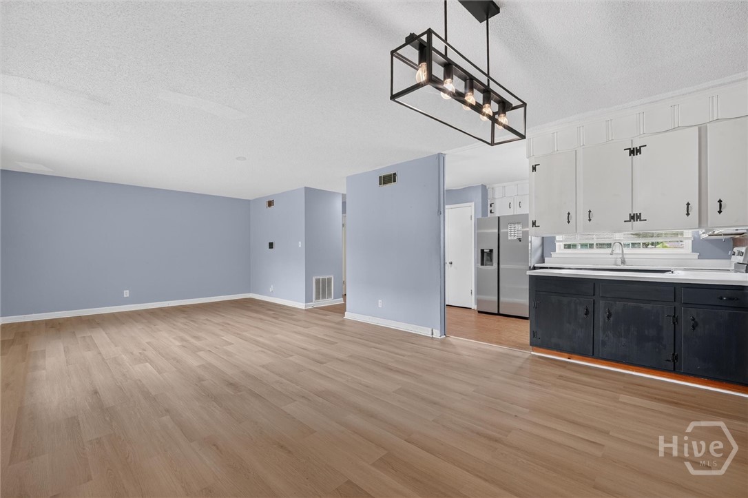 2211 Walz Drive Property Photo 4