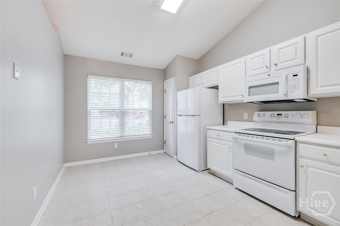 122 River Pointe Drive Property Photo 2
