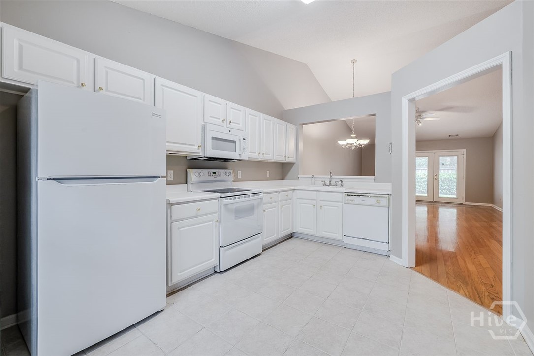 122 River Pointe Drive Property Photo 3