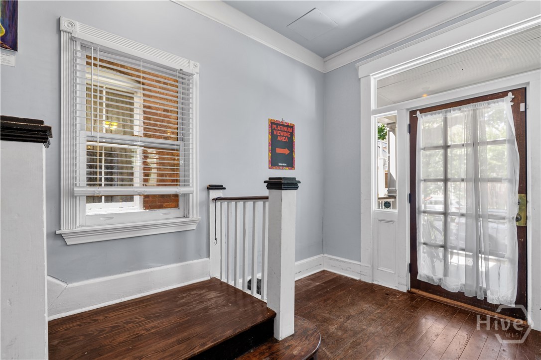 541 E Park Avenue Property Photo 4