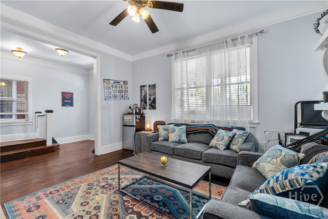 541 E Park Avenue Property Photo 6