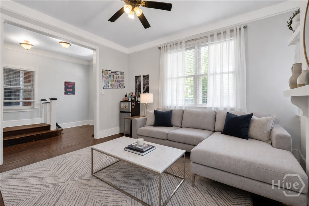 541 E Park Avenue Property Photo 8