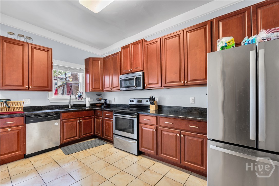 541 E Park Avenue Property Photo 9