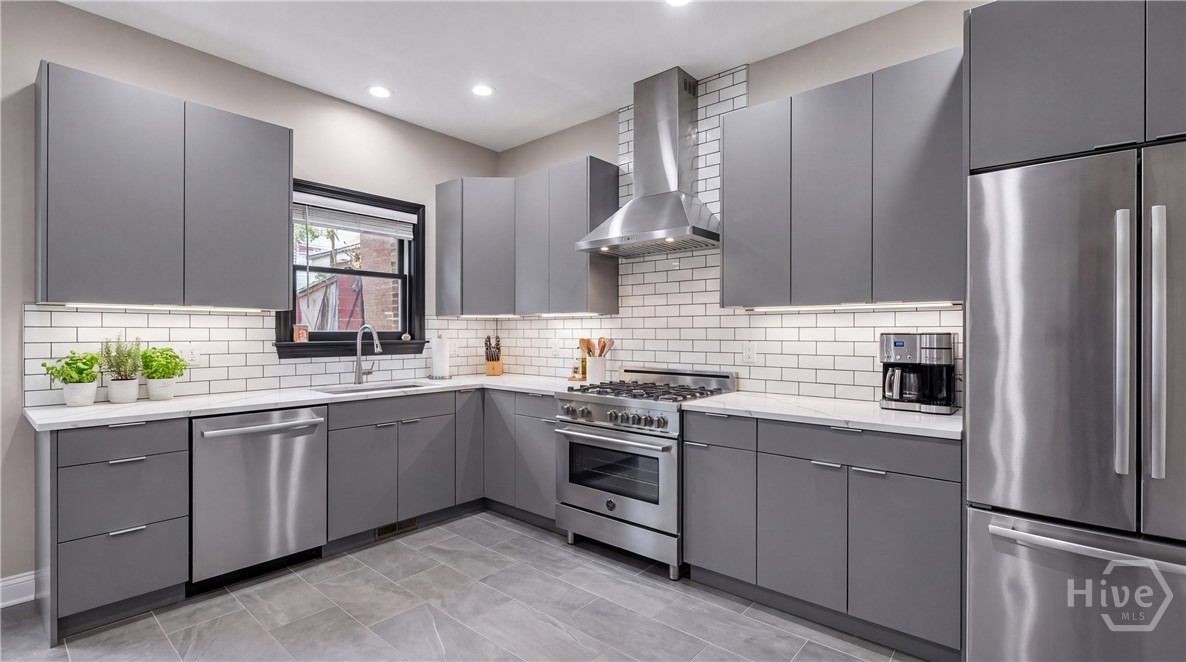 541 E Park Avenue Property Photo 10