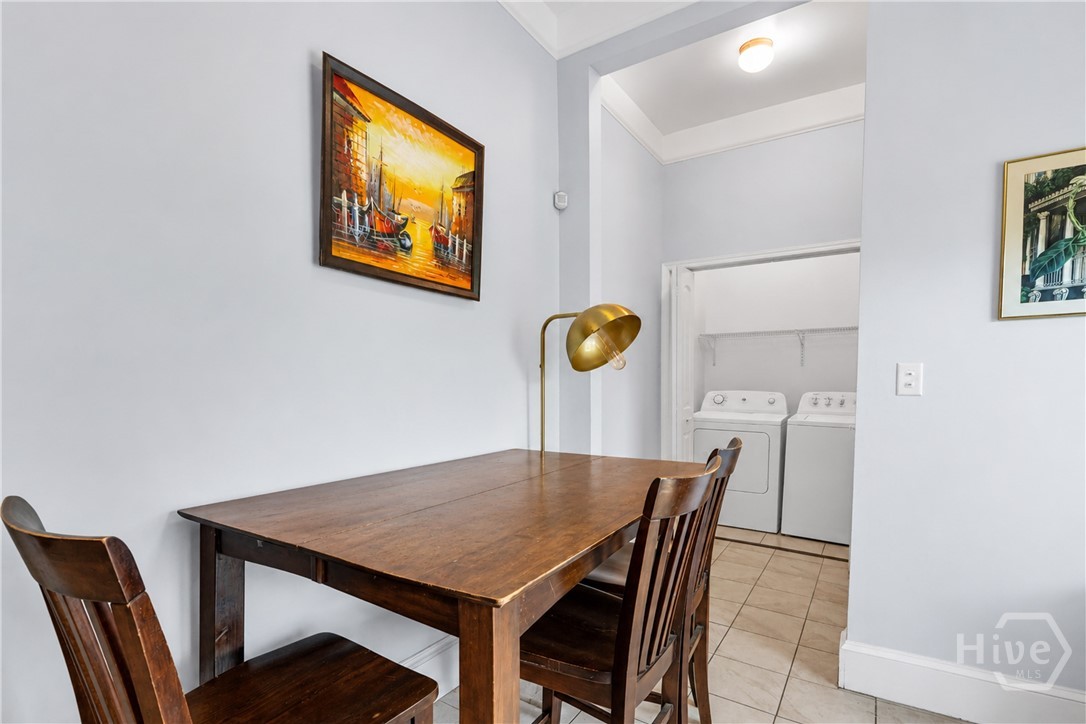 541 E Park Avenue Property Photo 11