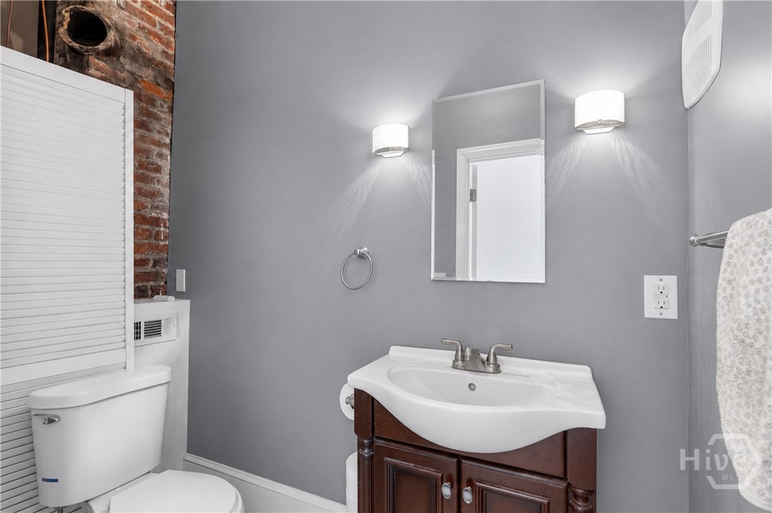 541 E Park Avenue Property Photo 12