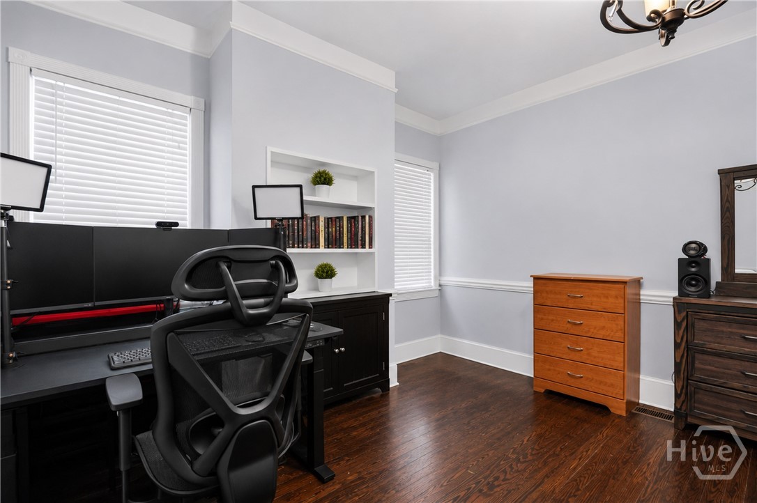 541 E Park Avenue Property Photo 13