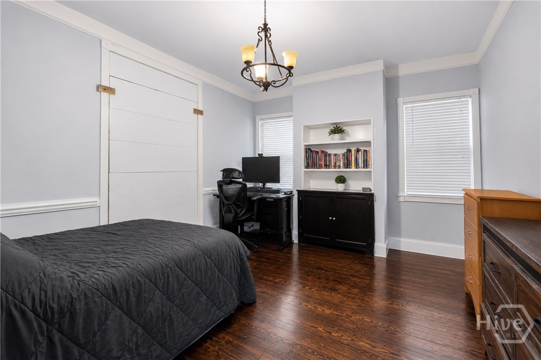 541 E Park Avenue Property Photo 14