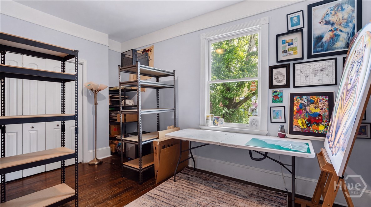 541 E Park Avenue Property Photo 18