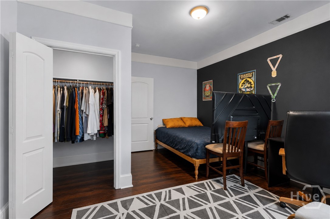 541 E Park Avenue Property Photo 24