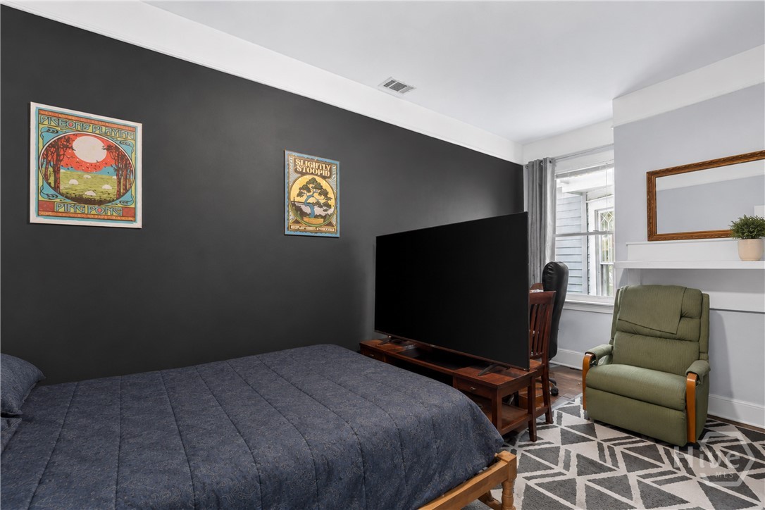 541 E Park Avenue Property Photo 25