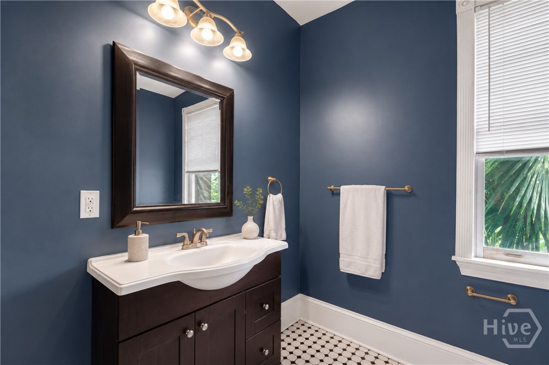 541 E Park Avenue Property Photo 28