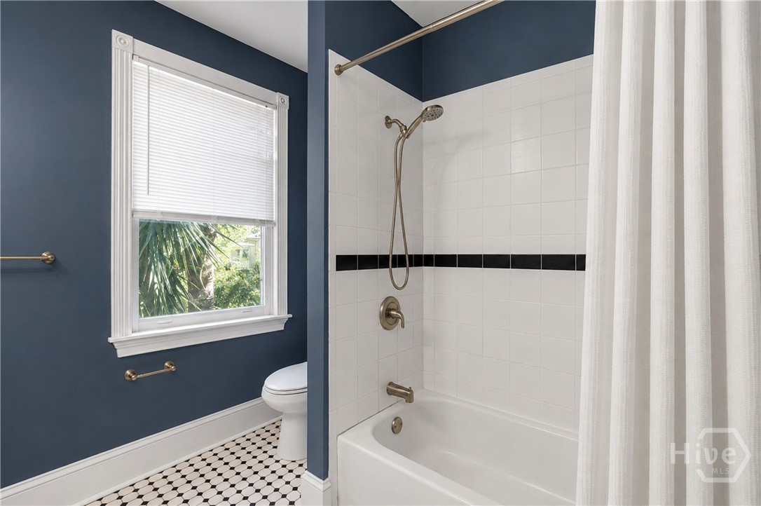 541 E Park Avenue Property Photo 29