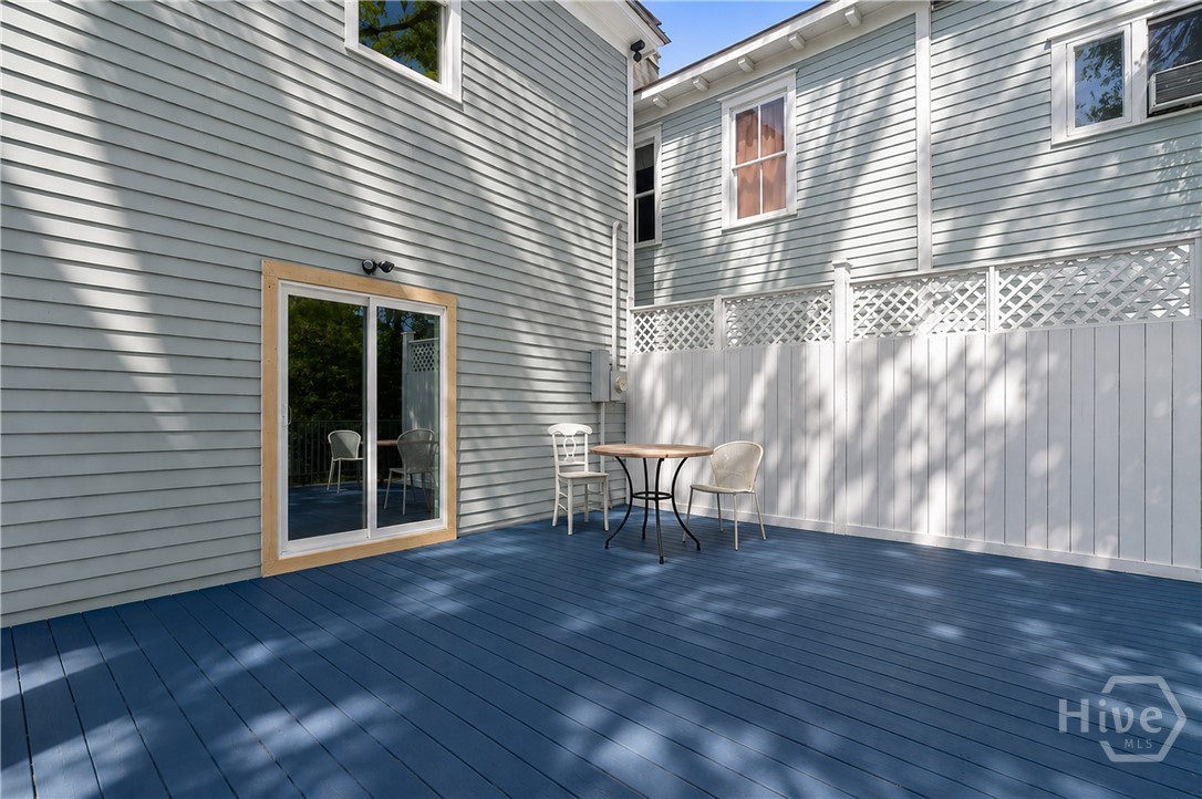 541 E Park Avenue Property Photo 30