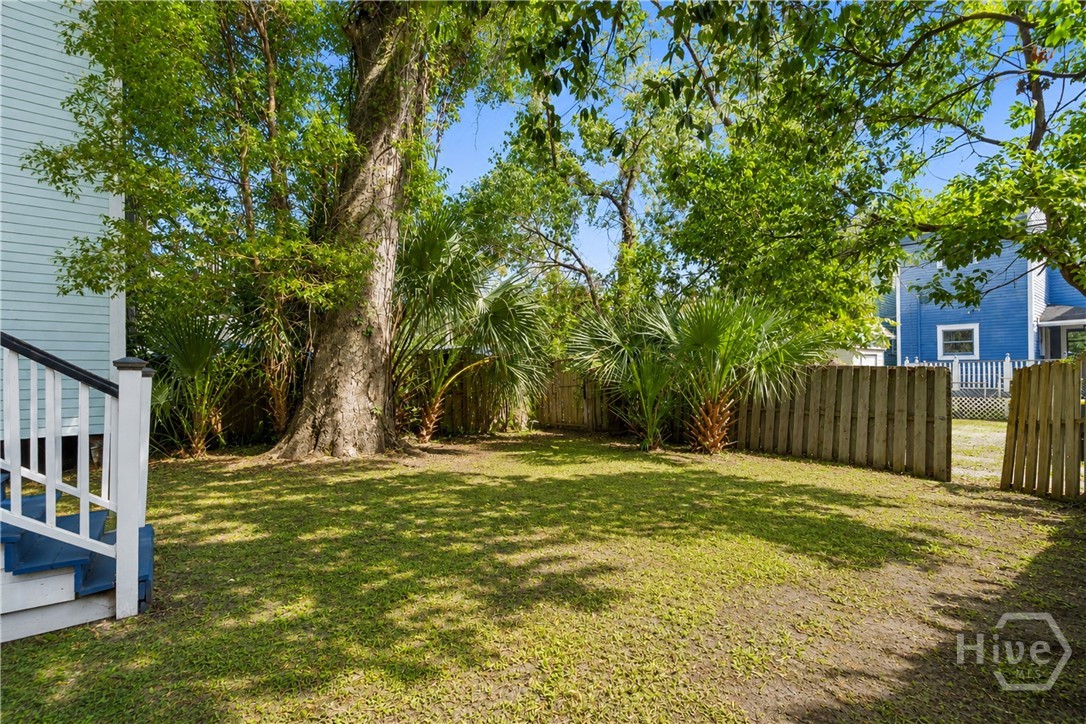 541 E Park Avenue Property Photo 32