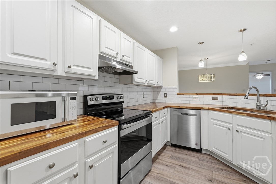 3302 Walden Park Drive Property Photo 6
