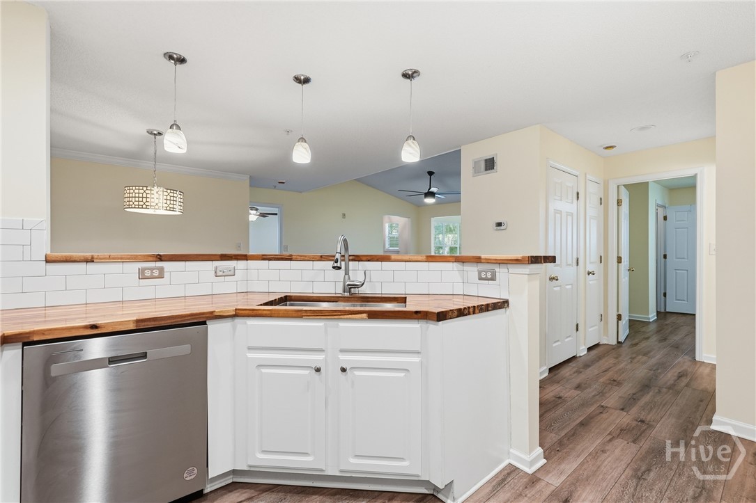 3302 Walden Park Drive Property Photo 7