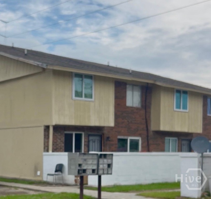8 Lewis Drive C Property Photo 1