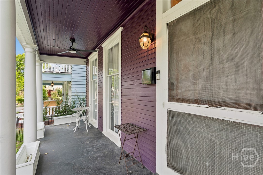 904 E Park Avenue Property Photo 4