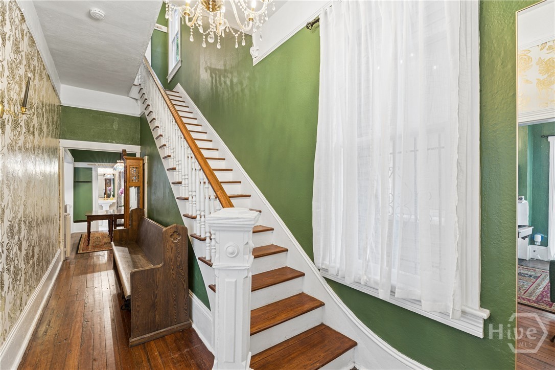 904 E Park Avenue Property Photo 10