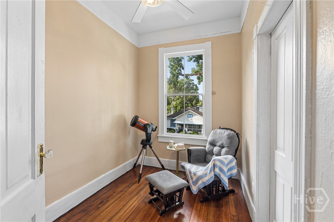 904 E Park Avenue Property Photo 18