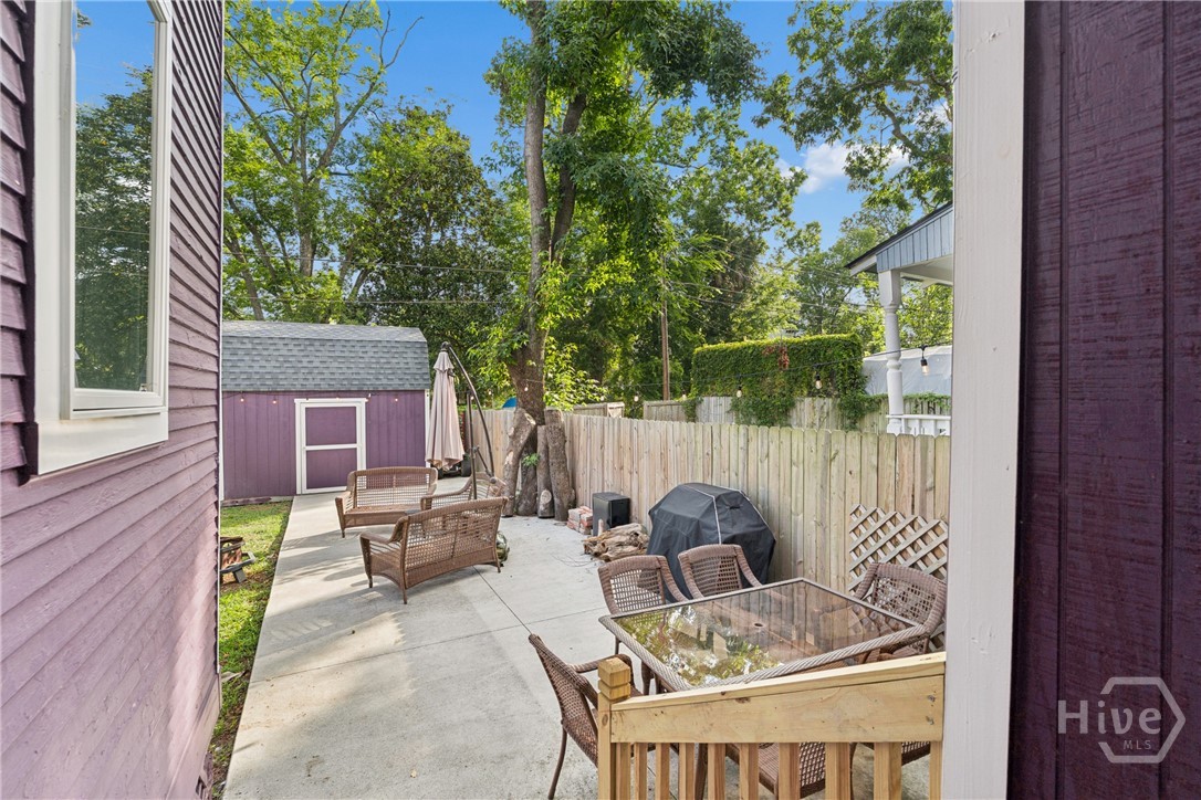 904 E Park Avenue Property Photo 23