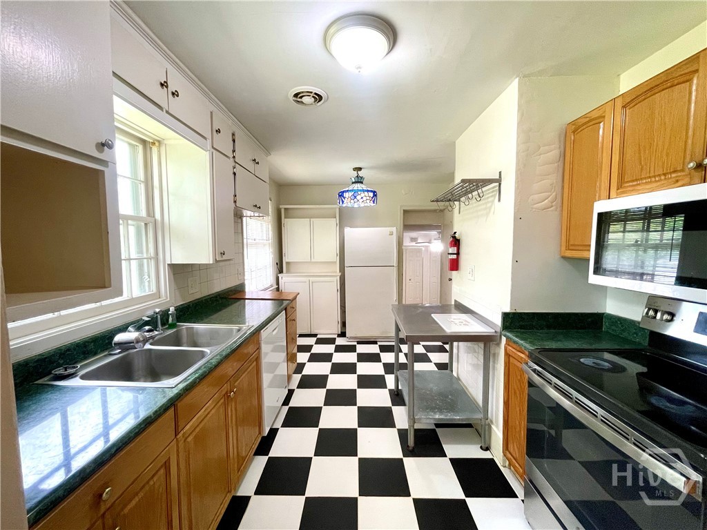 2 E 54th Street Property Photo 7