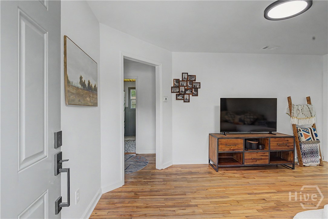 1301 E 68th Street Property Photo 5