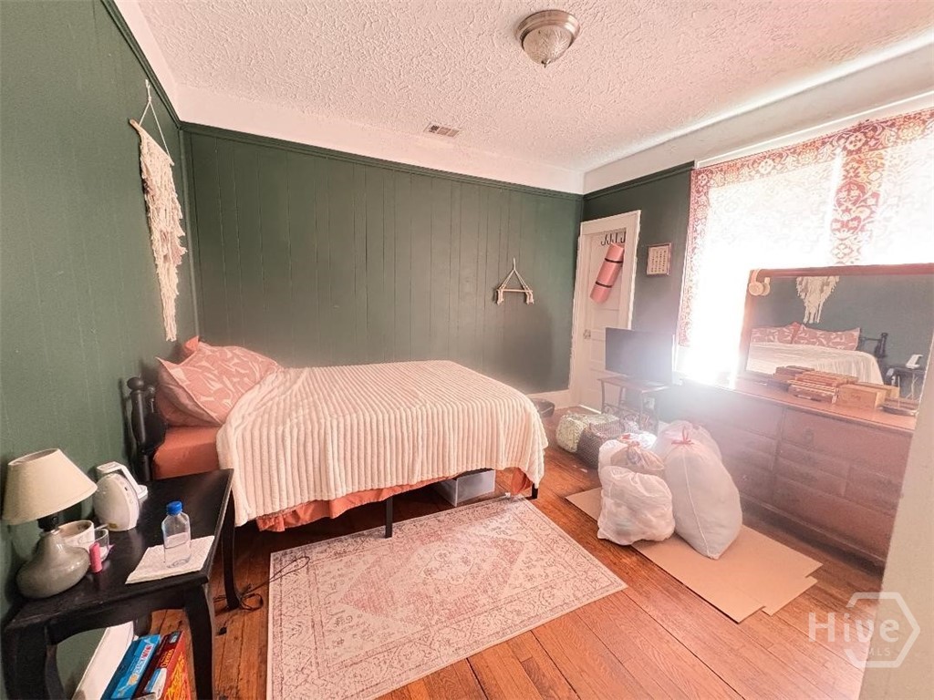 1111 E 35 Street Property Photo 9