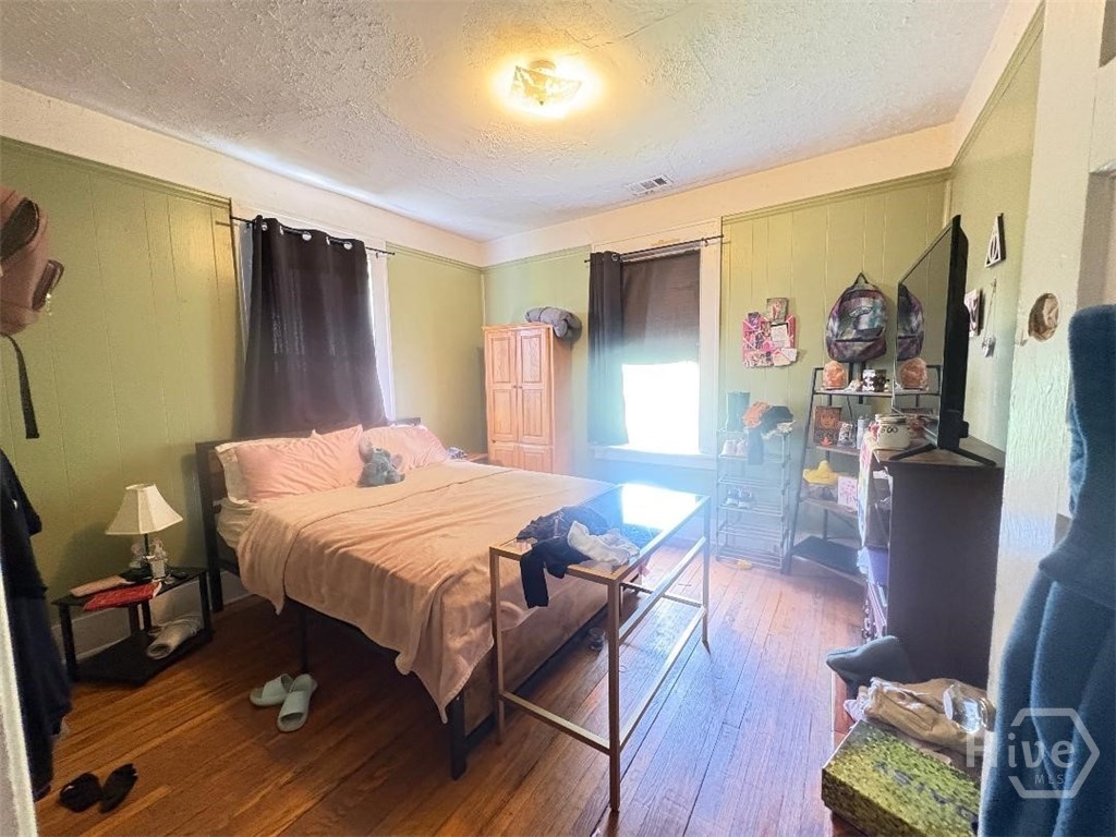 1111 E 35 Street Property Photo 10