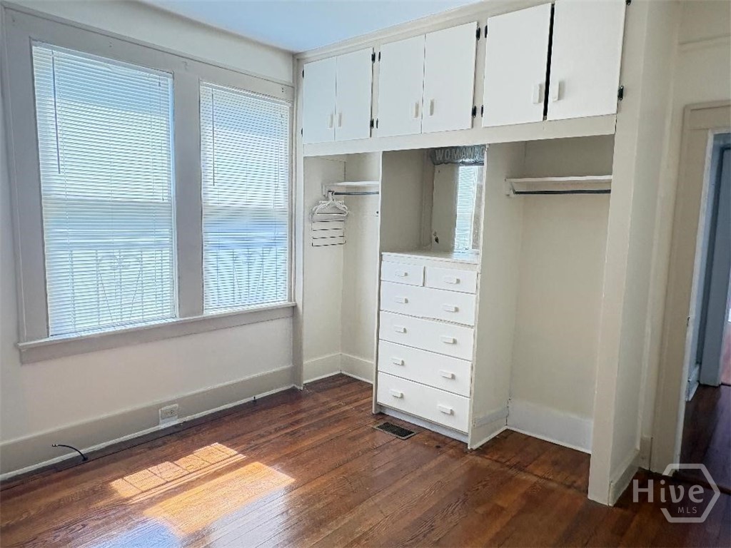 1111 E 35 Street Property Photo 14