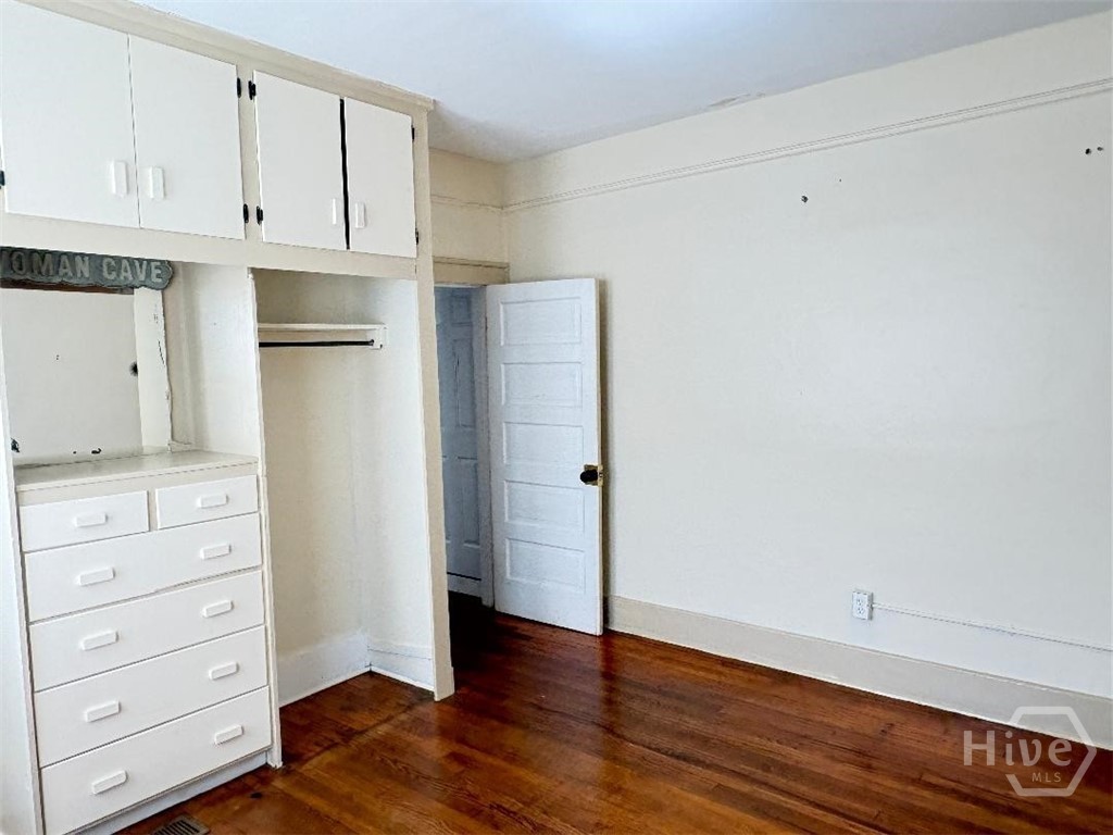 1111 E 35 Street Property Photo 15