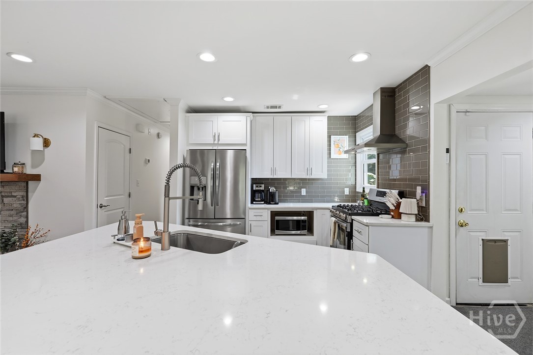 209 E 65th Street Property Photo 11