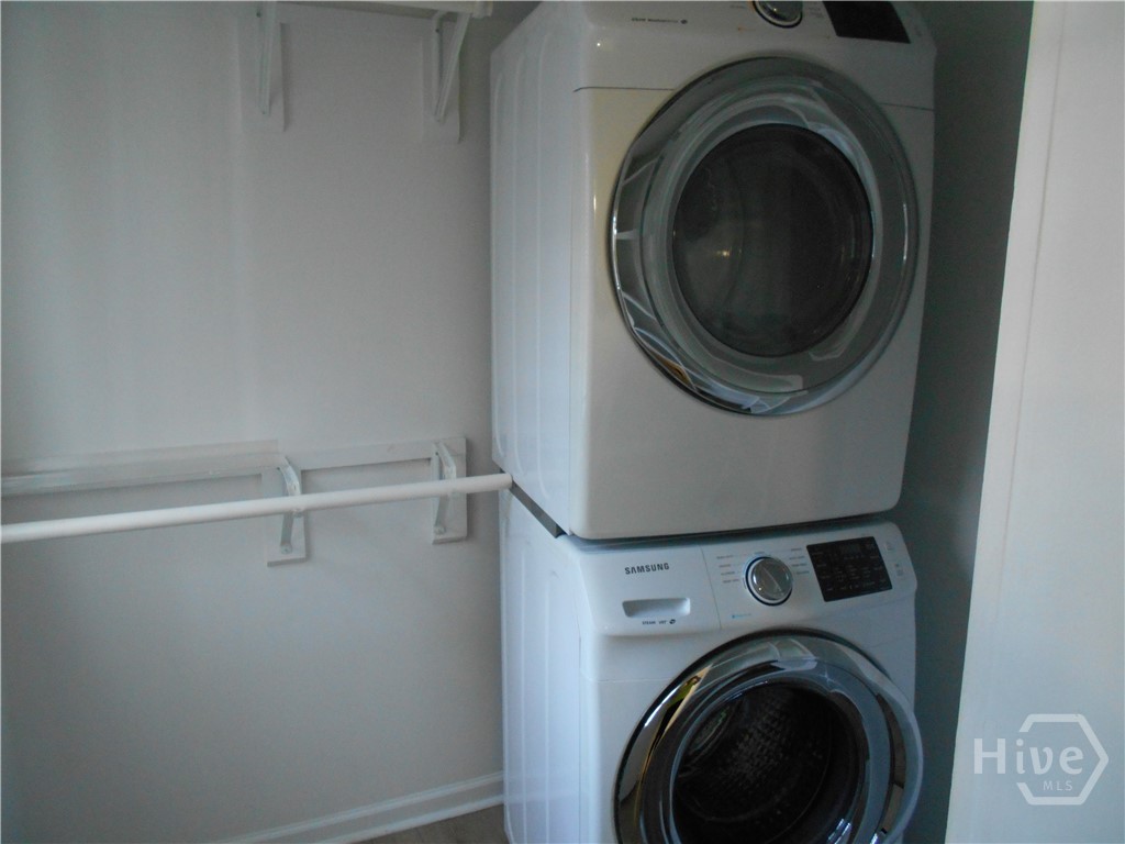 242 Price Street Property Photo 8