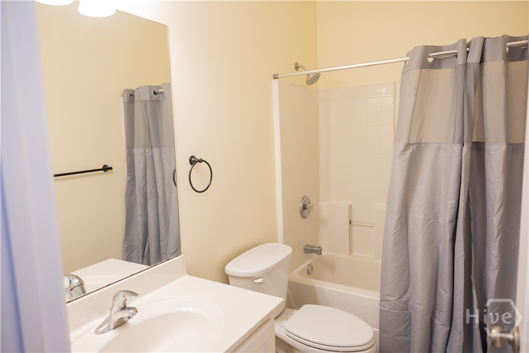 503 E 32nd Street E Property Photo 12