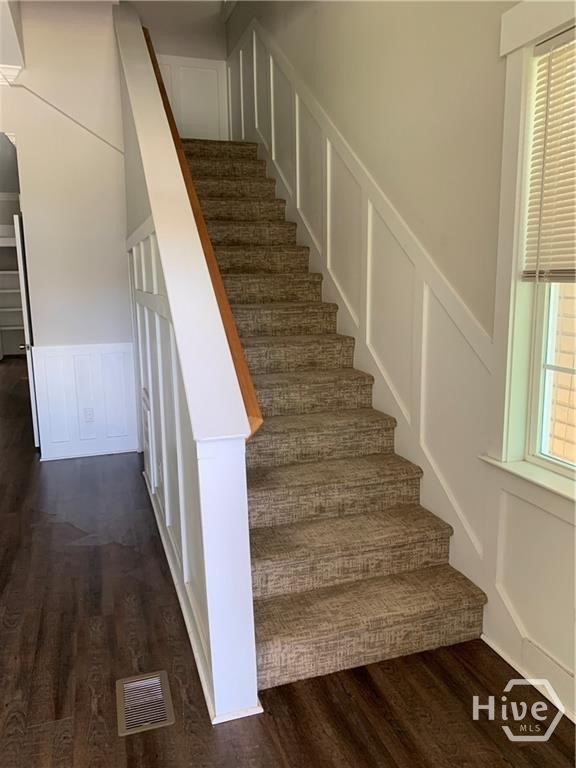 523 W 44th Street Property Photo 9