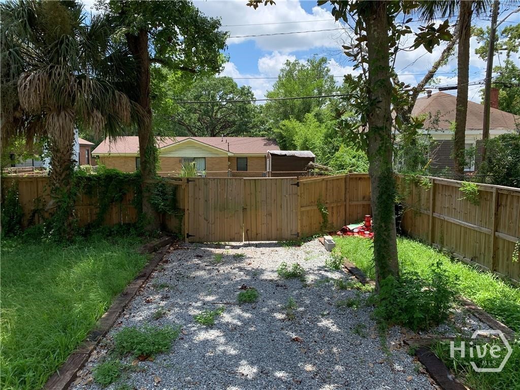 523 W 44th Street Property Photo 24