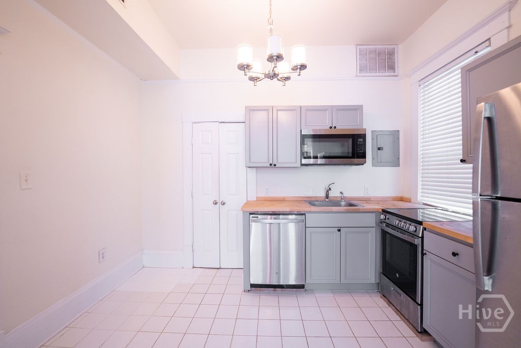 816 Drayton Street 2d Property Photo 11