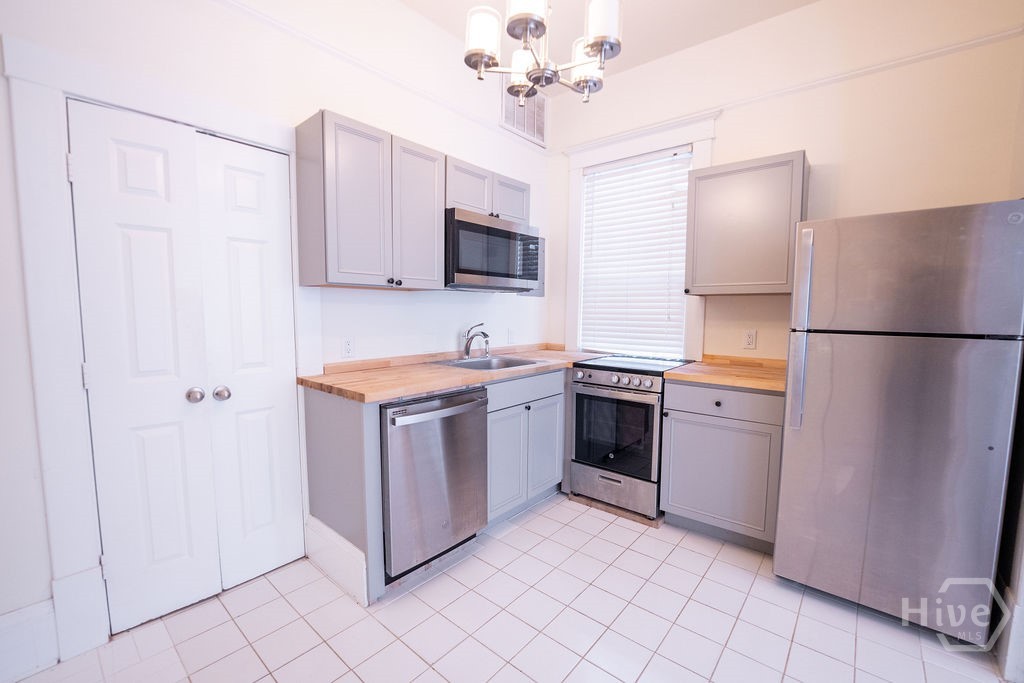 816 Drayton Street 2d Property Photo 12
