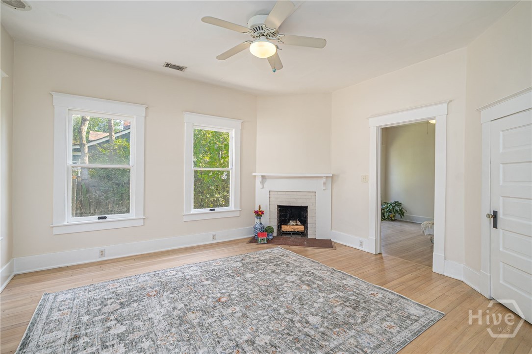 1219 E 48th Street Property Photo 22