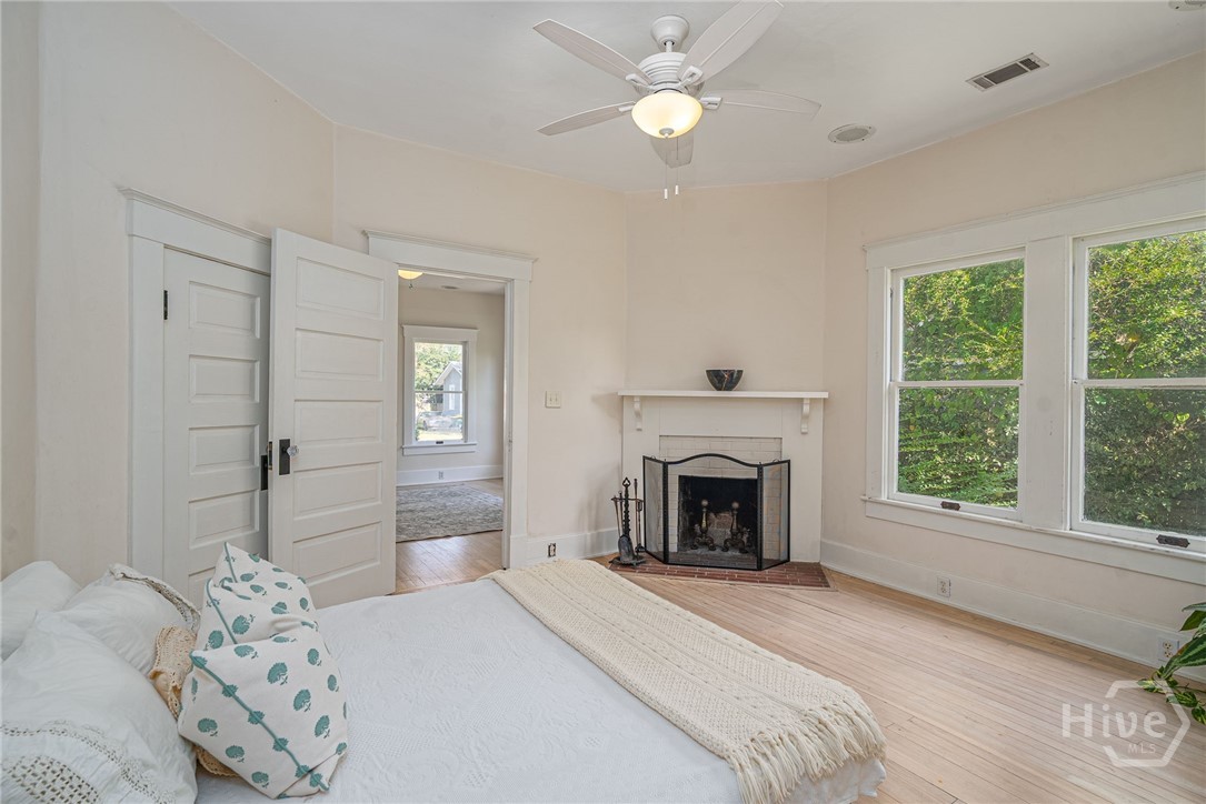 1219 E 48th Street Property Photo 31