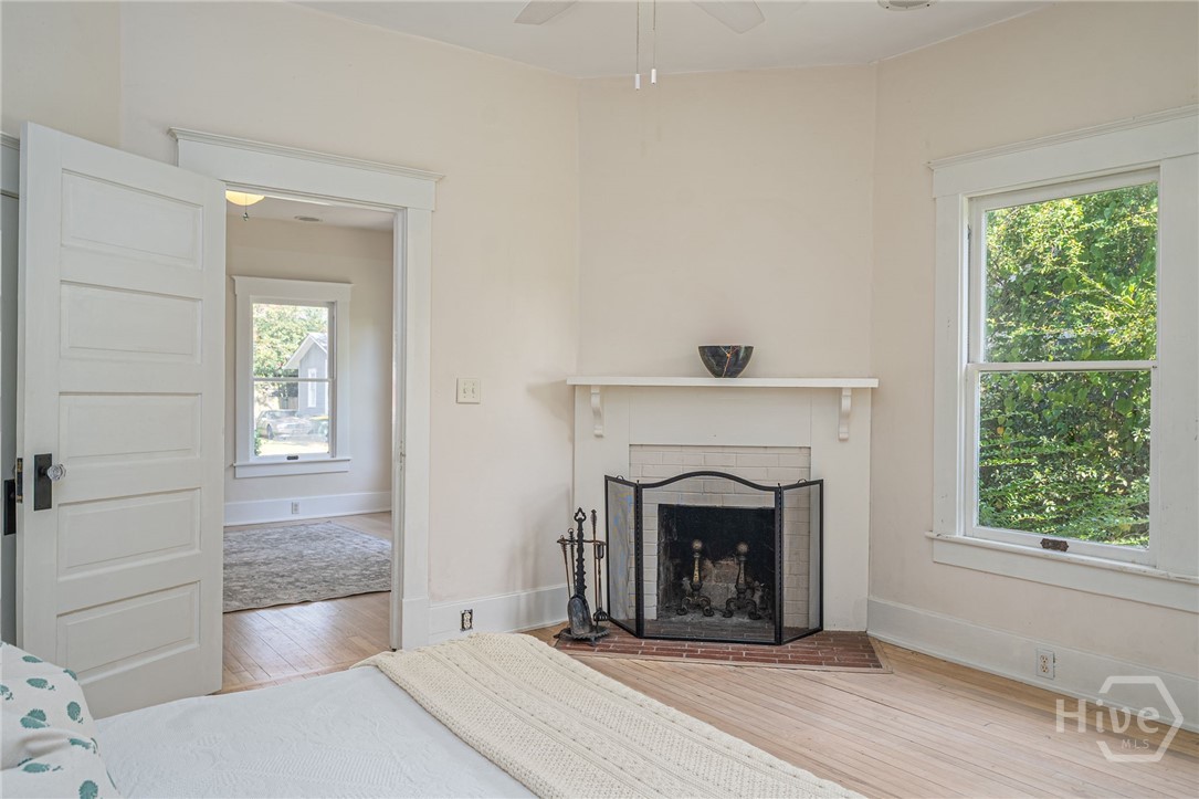 1219 E 48th Street Property Photo 32
