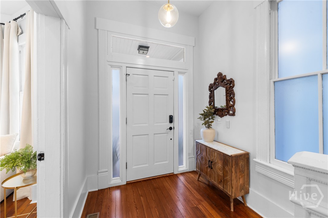 906 E Park Avenue Property Photo 4